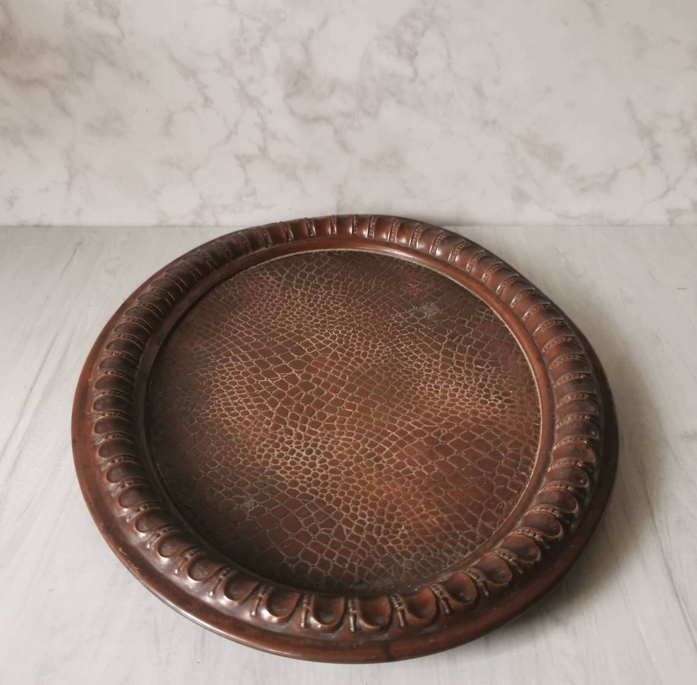 Croco brass dish