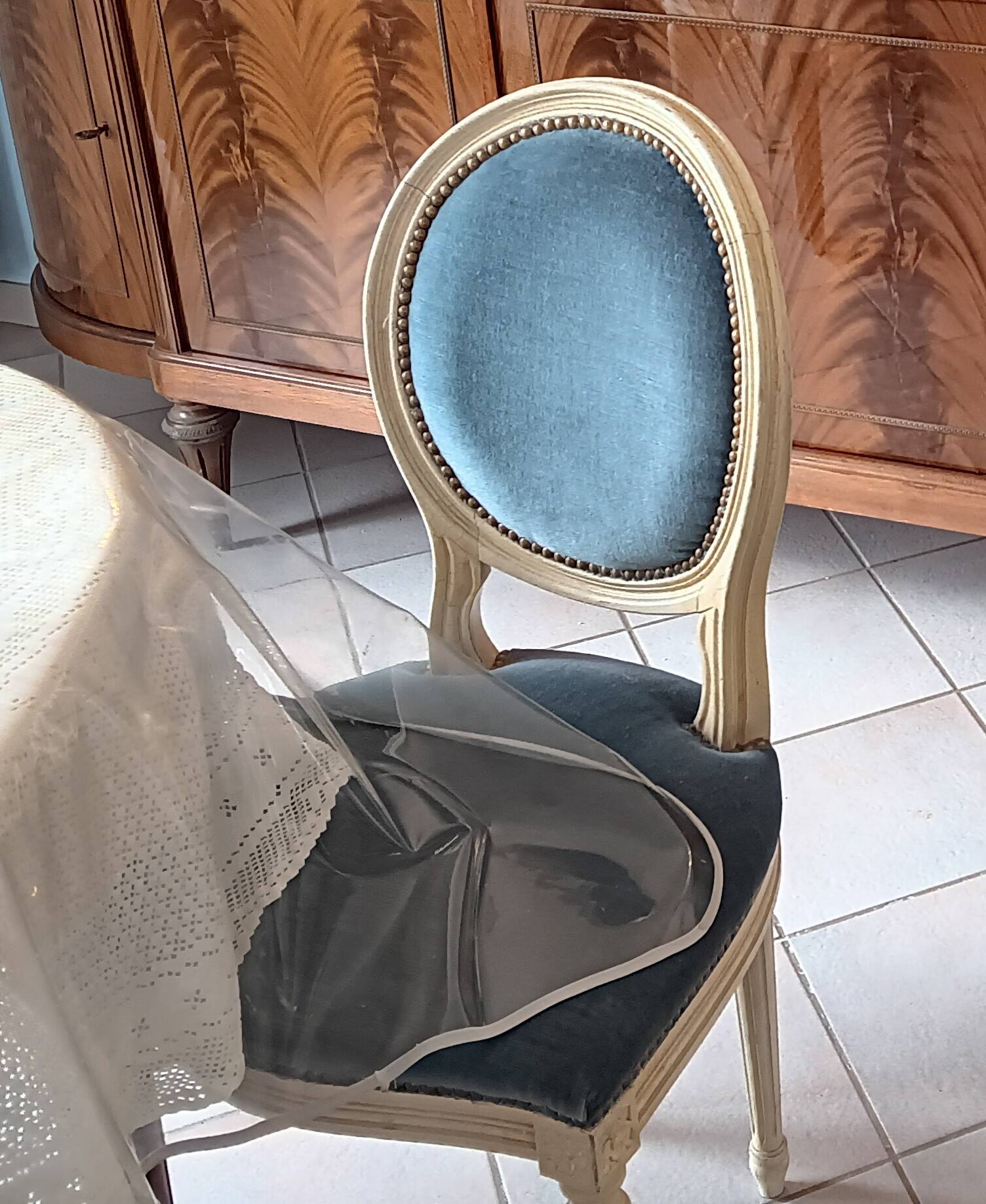 lot 6 chaises médaillon de style Louis XVI