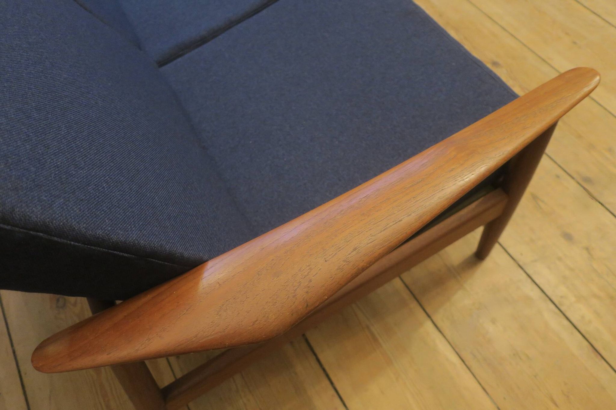 Arne Vodder for France and Sohn FD 164 2-seater teak sofa, Denmark 1960s