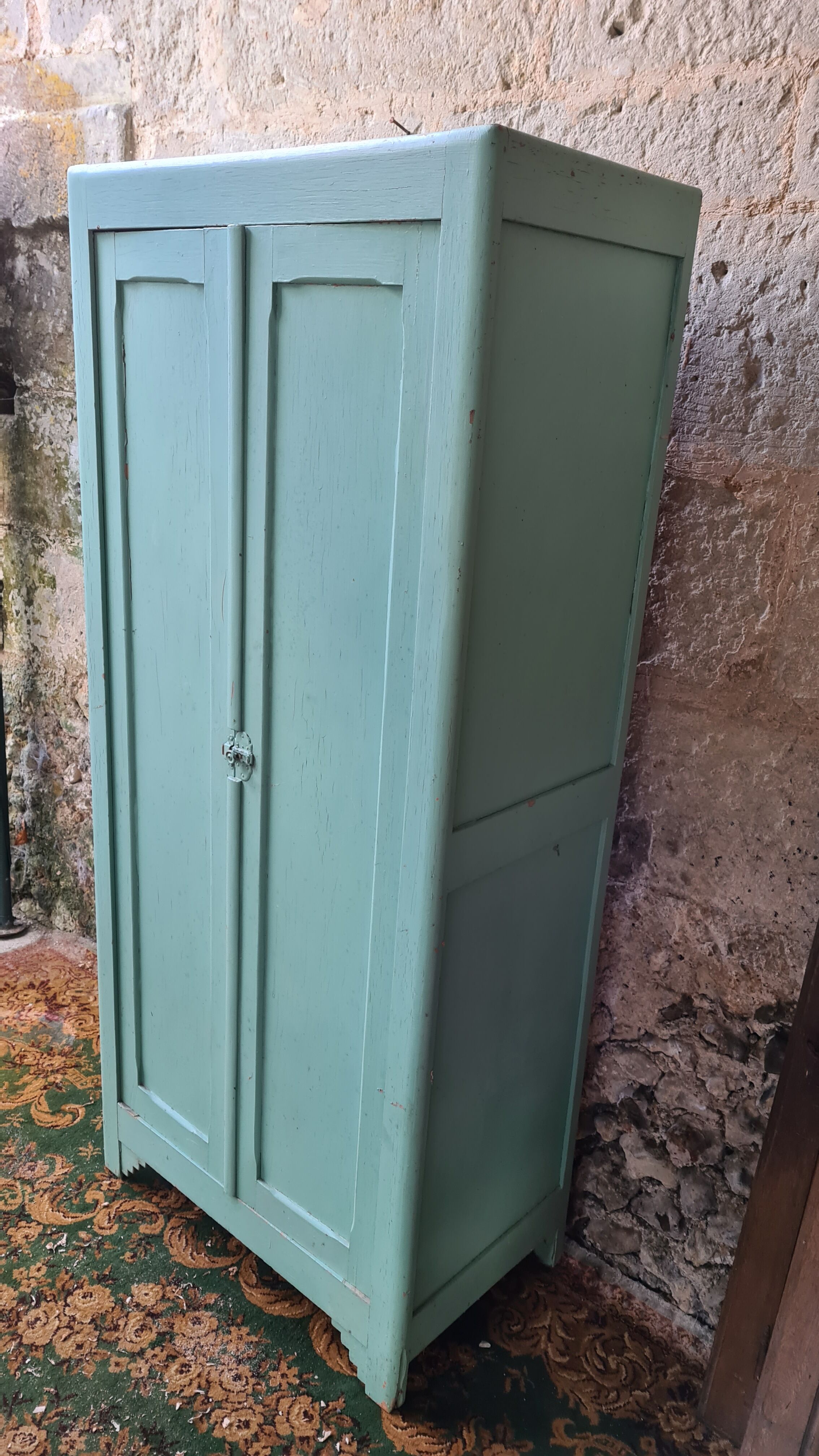 Small Parisian wardrobe