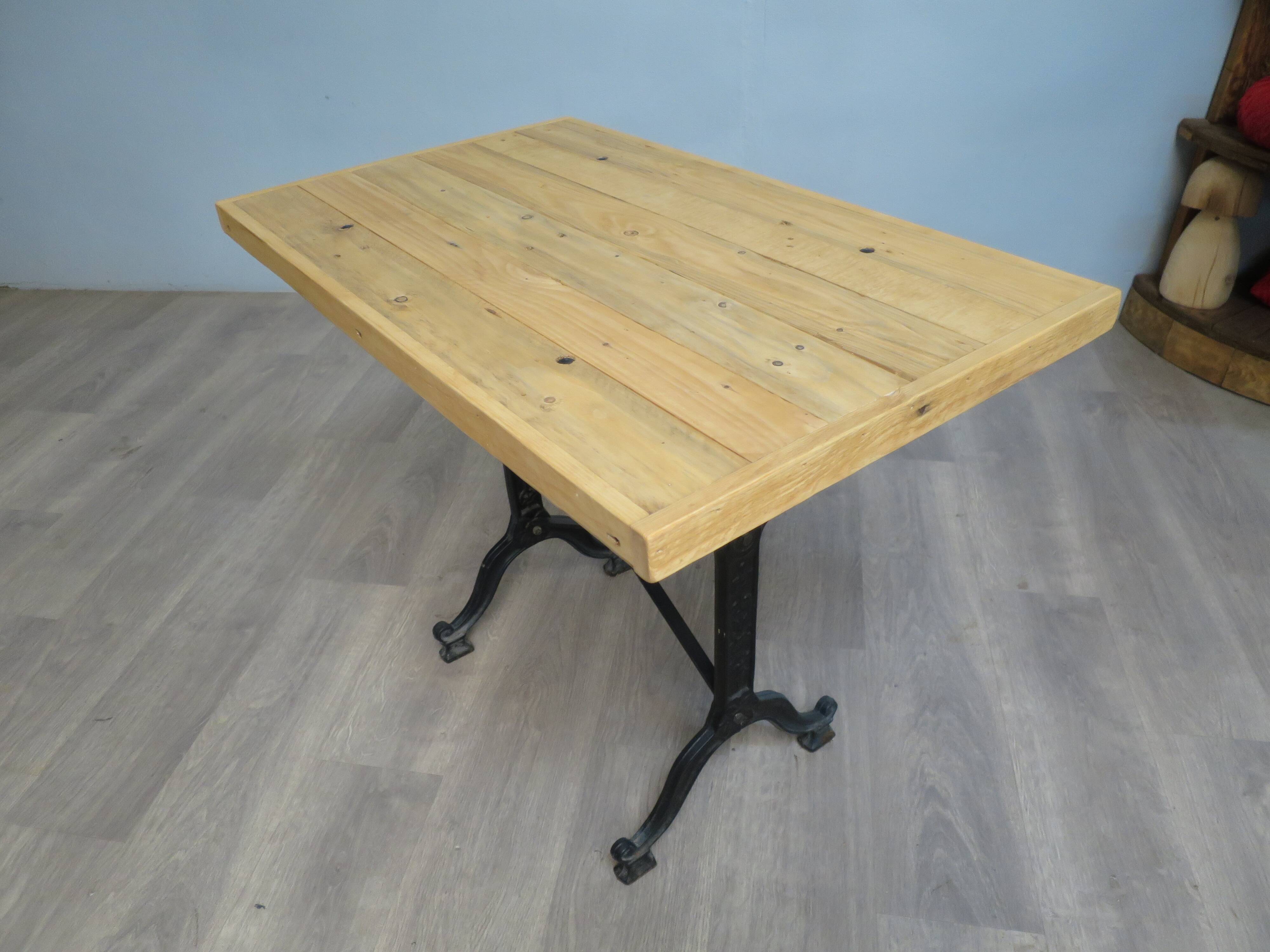 table bistrot piétement métal plateau rustique