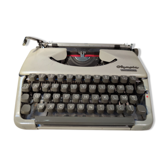 Vintage Olympia Splendid 66 Typewriter