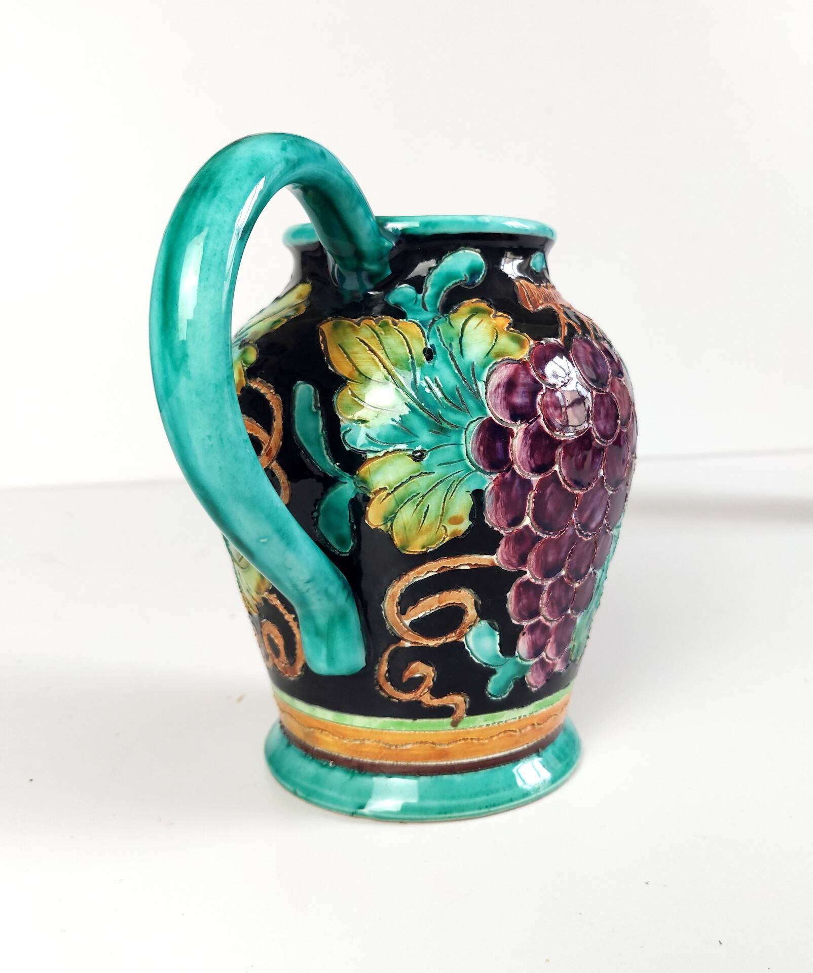 Lot of vases and carafes in earthenware and ceramic.