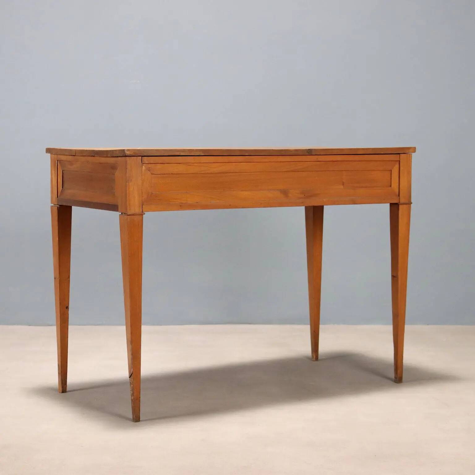 Antique Directoire writing desk in mahogany, Italy, 19th century.