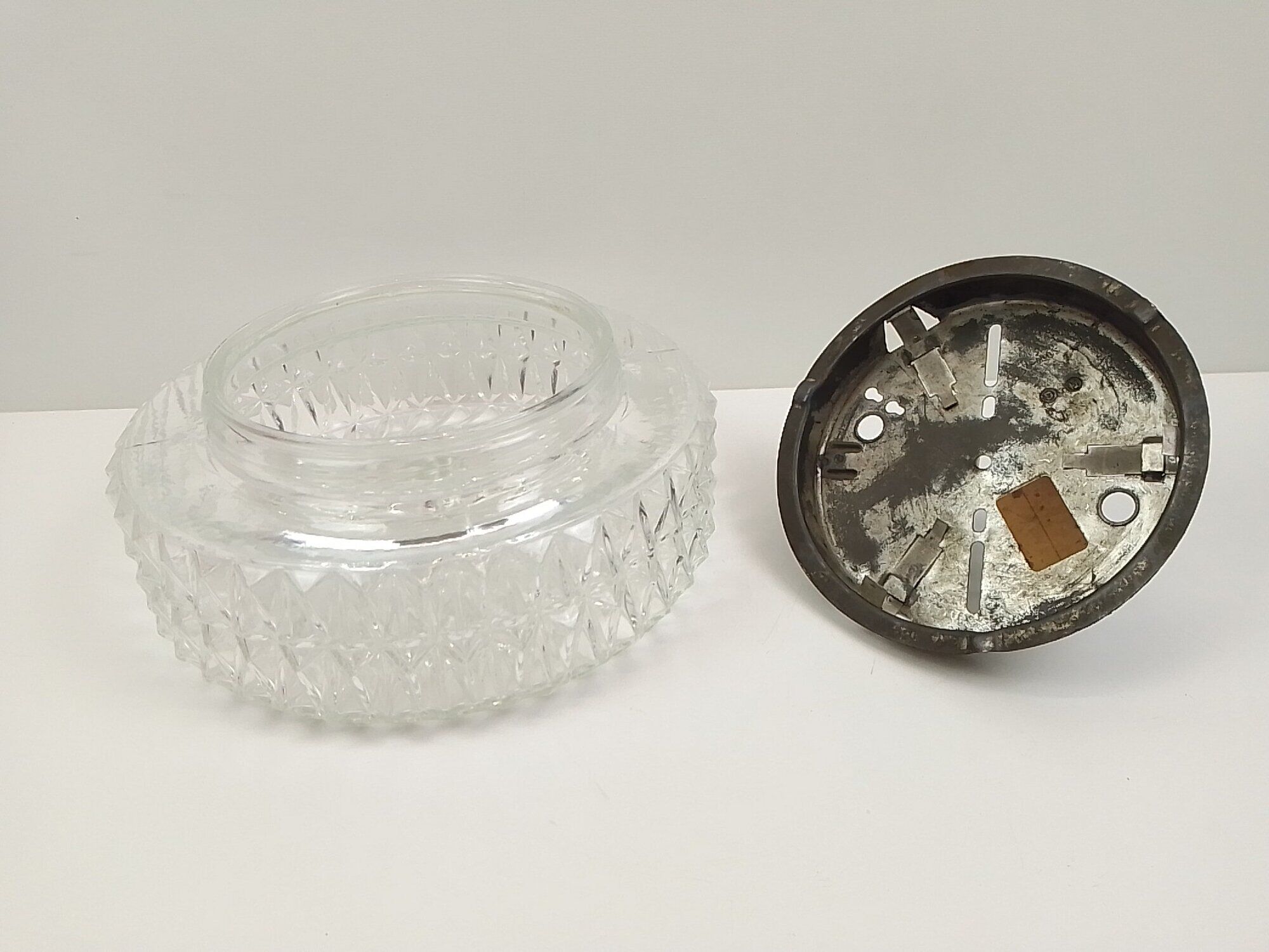 Round ceiling lamp in glass patterns in relief – diameter 26 cm