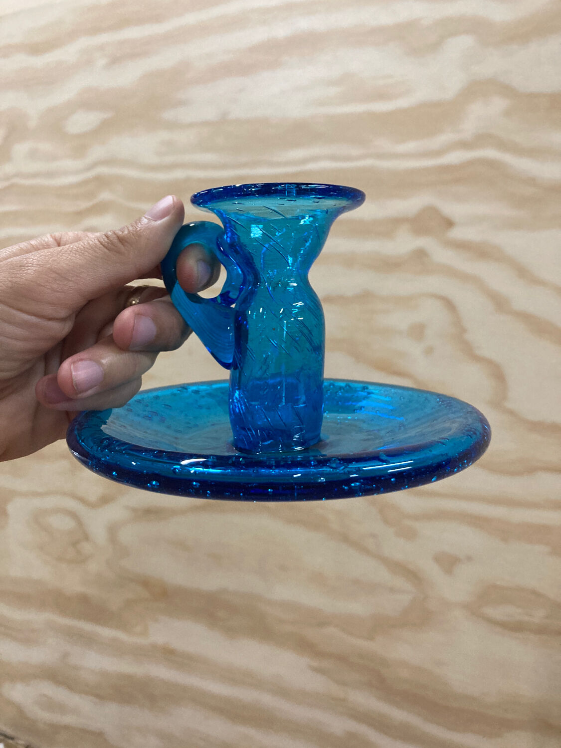 Bougeoir en verre soufflé bleu style Biot