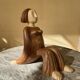 Sculpture féminine en gres signée