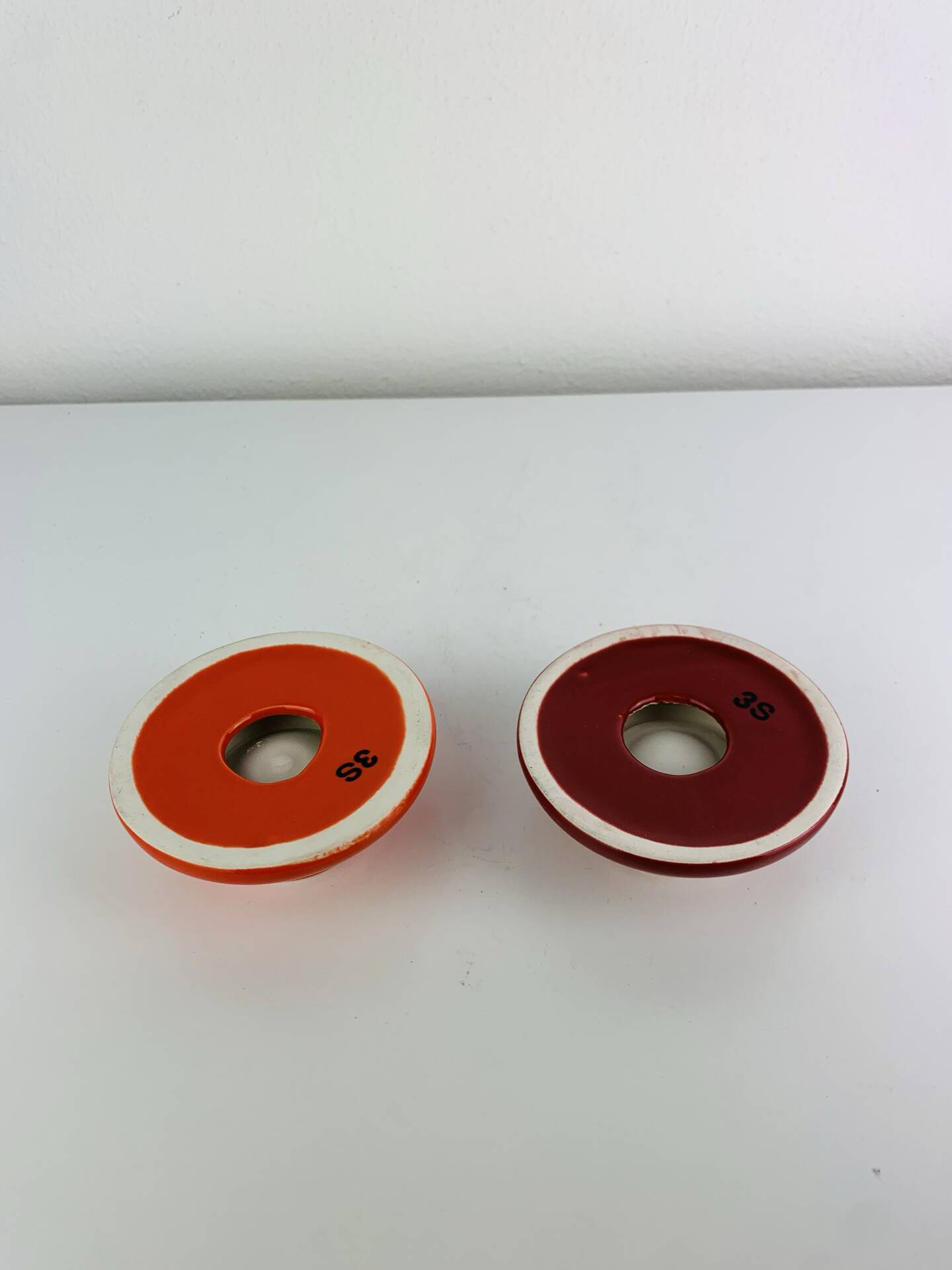 2 space age egg cups in orange and red ceramic, 70s