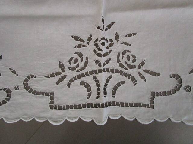 Antique embroidered tea cloth 125x125cm