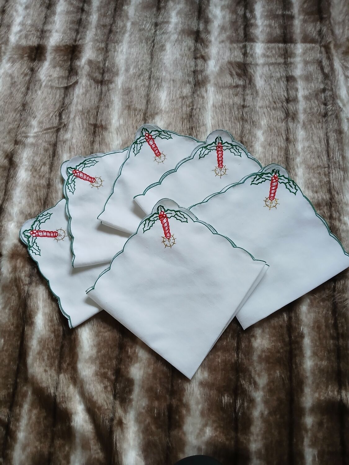 6 serviettes de table brodées anciennes 