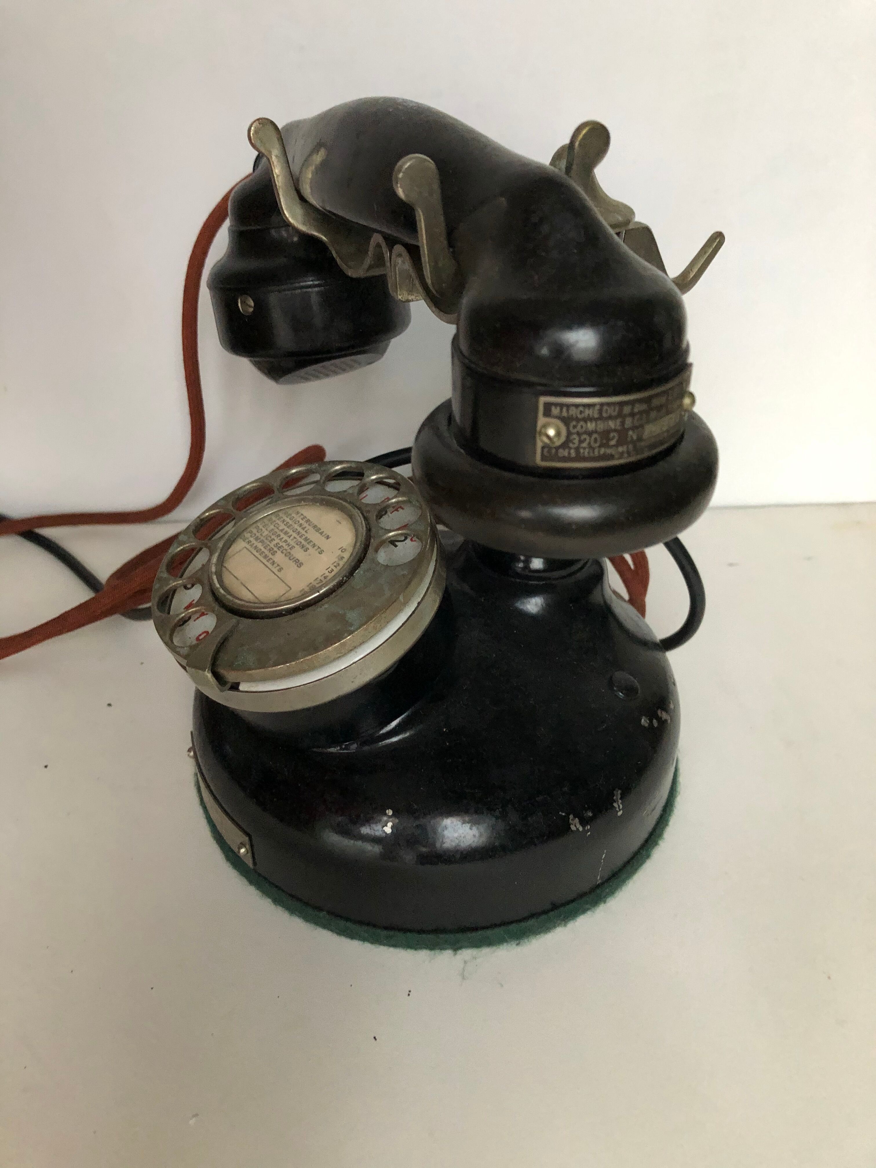 Old phone in Bakelite