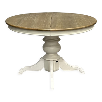 White extendable round dining table, 6/8 place settings