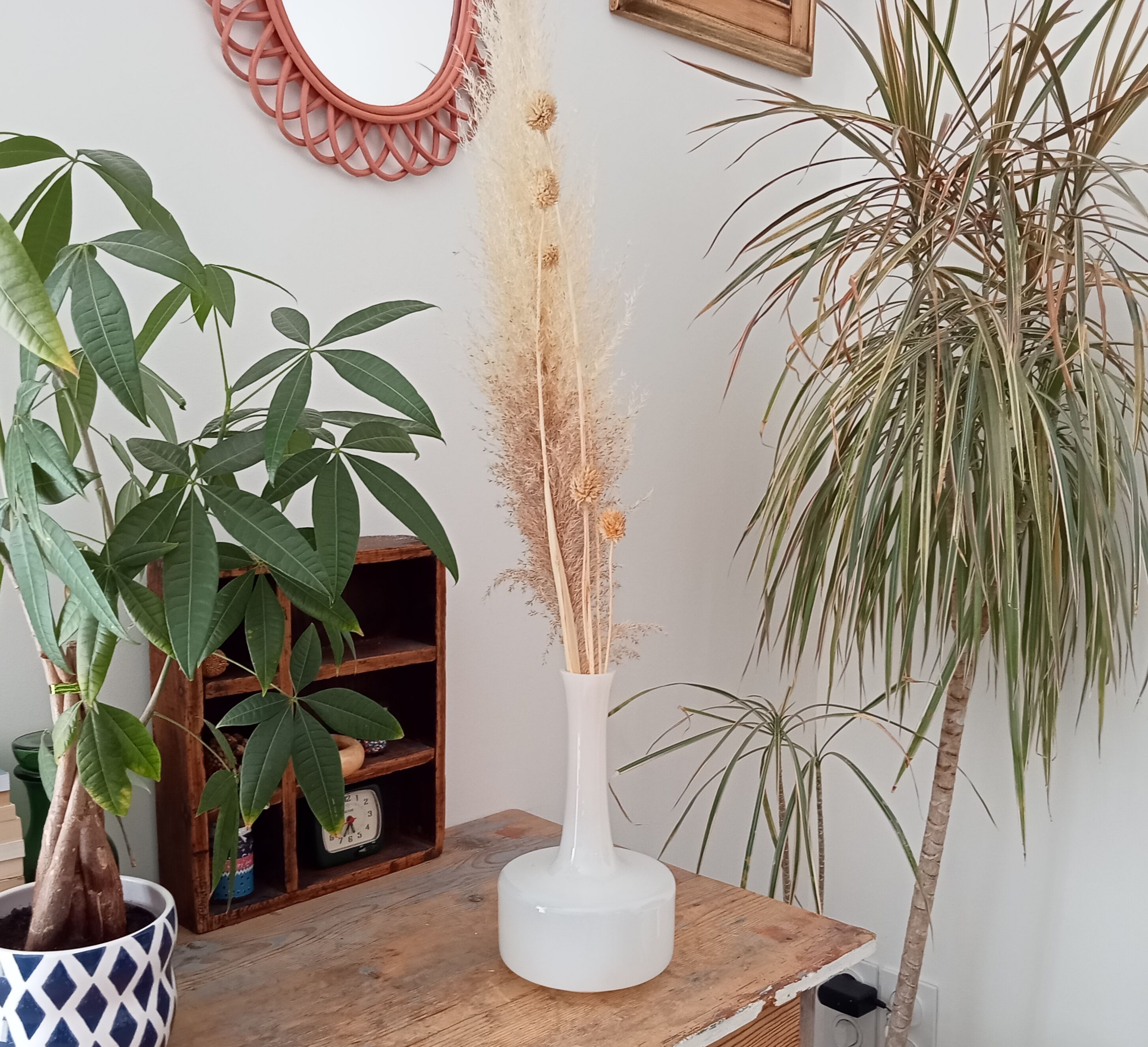 Vintage opaline soliflore in the 60s