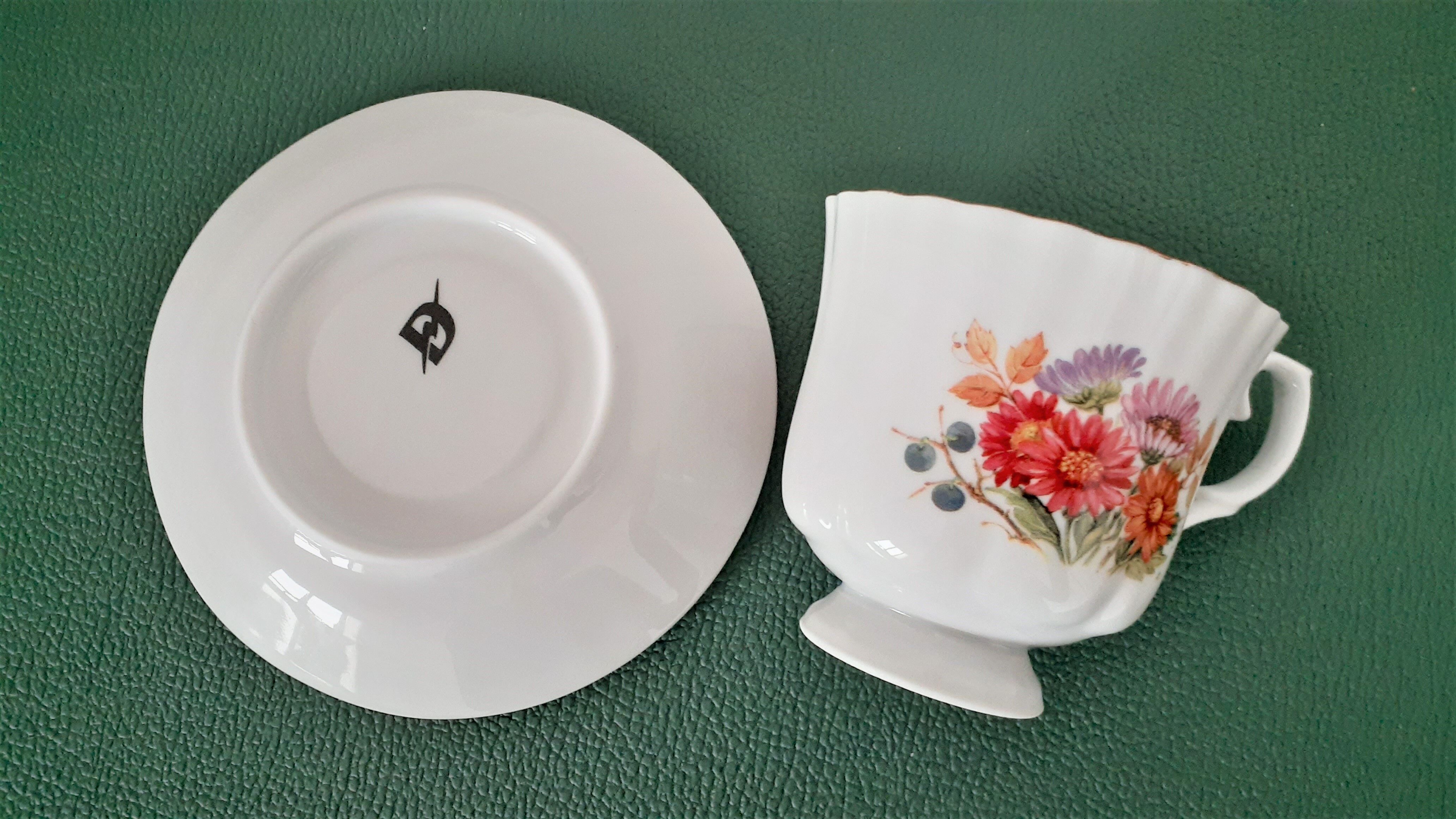 Coffee cup flowers autumn