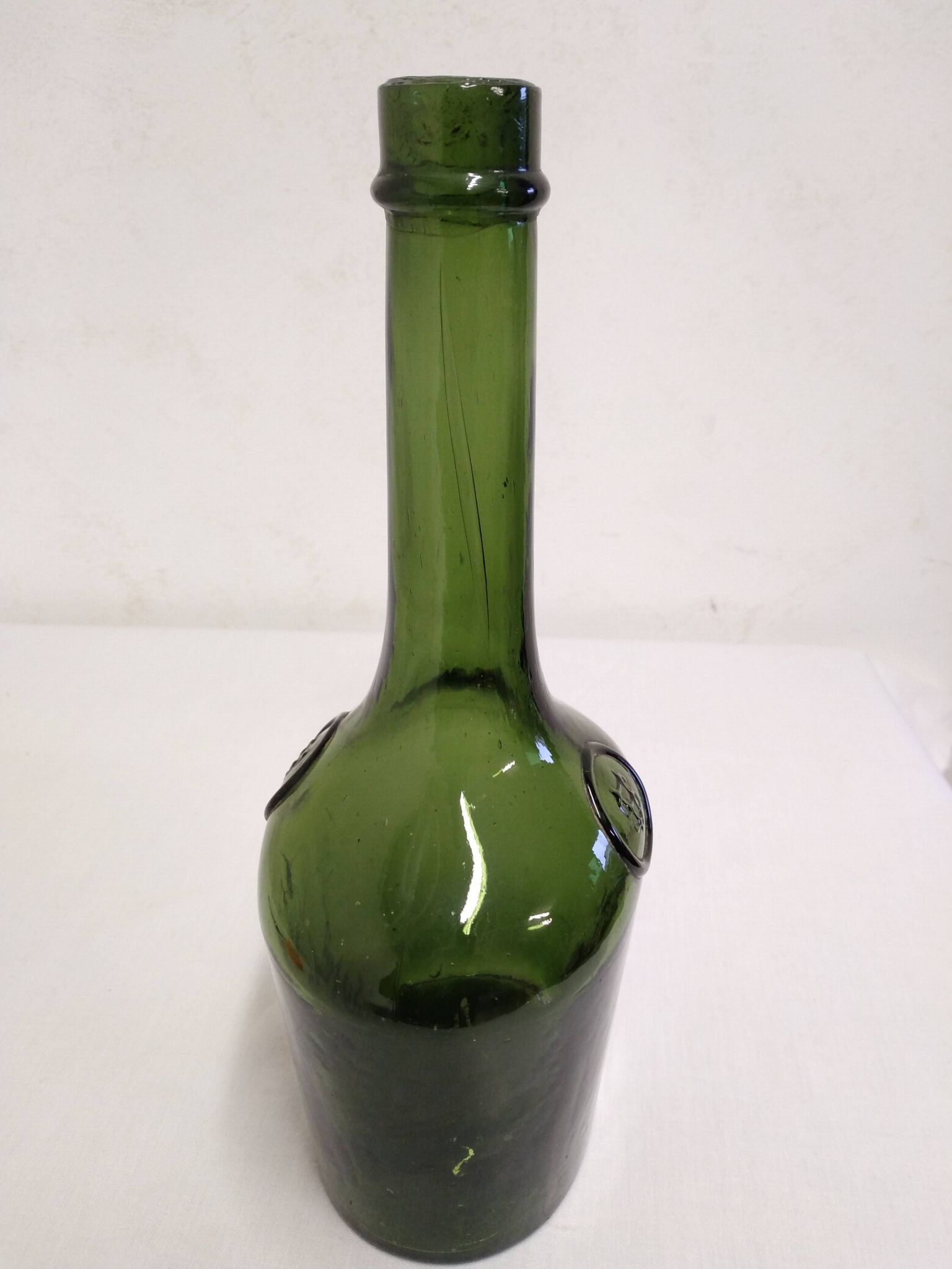 Bouteille en verre soufflé ancienne