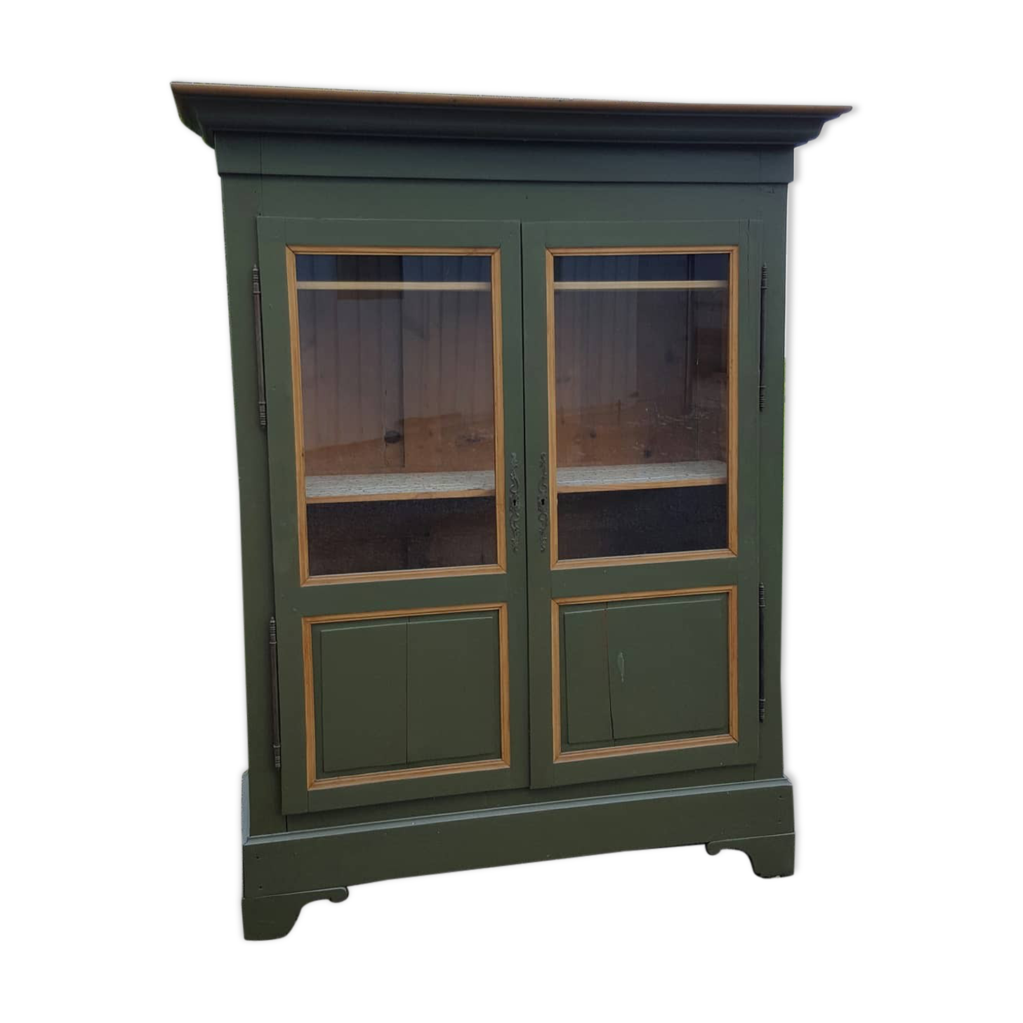 Old-housed cabinet in fir
