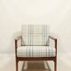 Fauteuil vintage, coussins à carreaux neufs, état d'origine du bois des années 1970