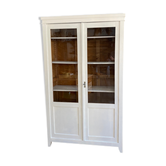 Chalk white glass bookcase