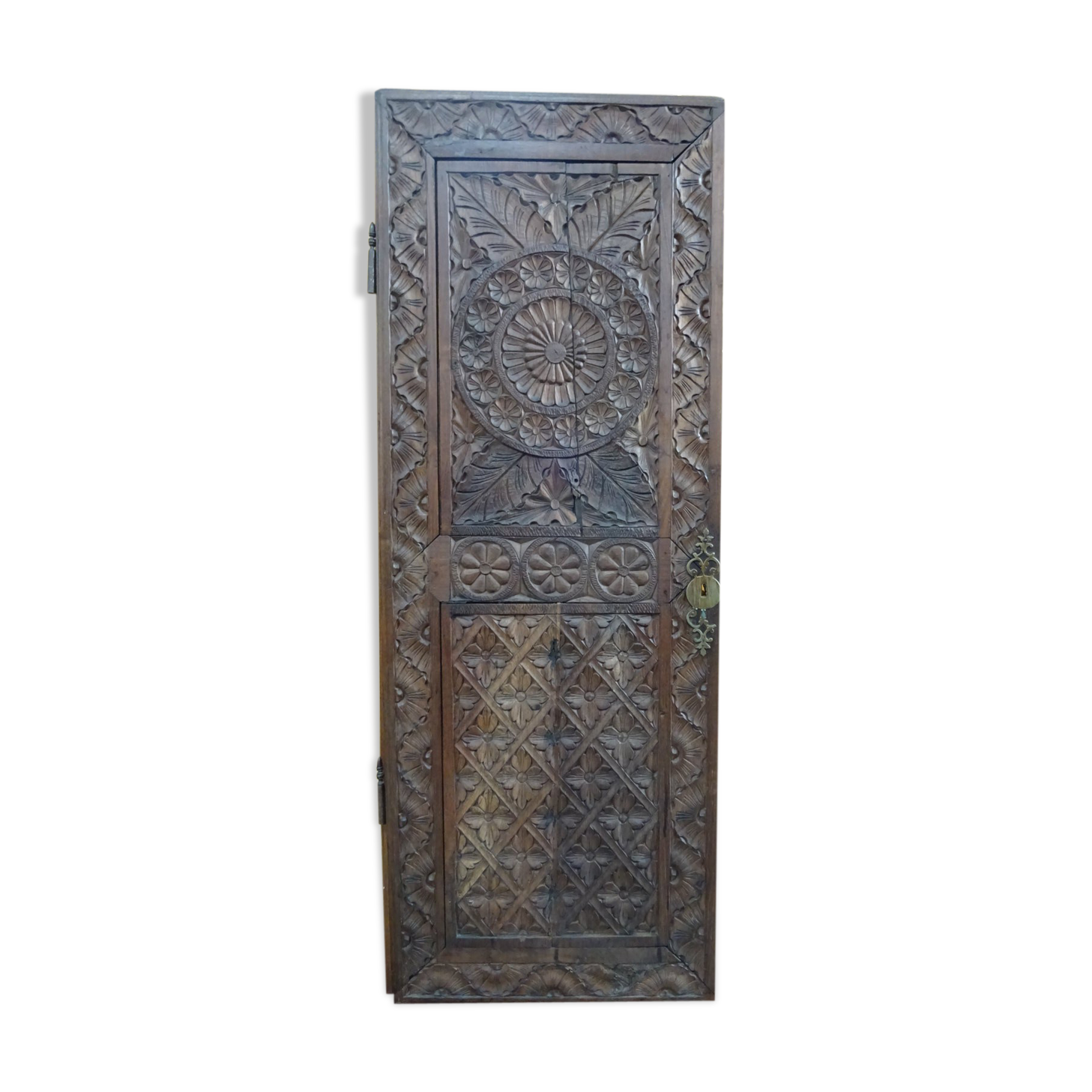 Carved floral pattern door