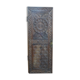 Porte sculptée motif floral