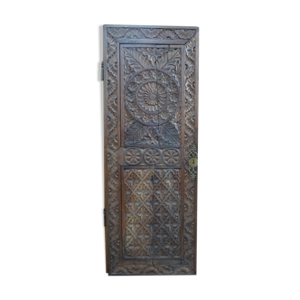 Carved floral pattern door