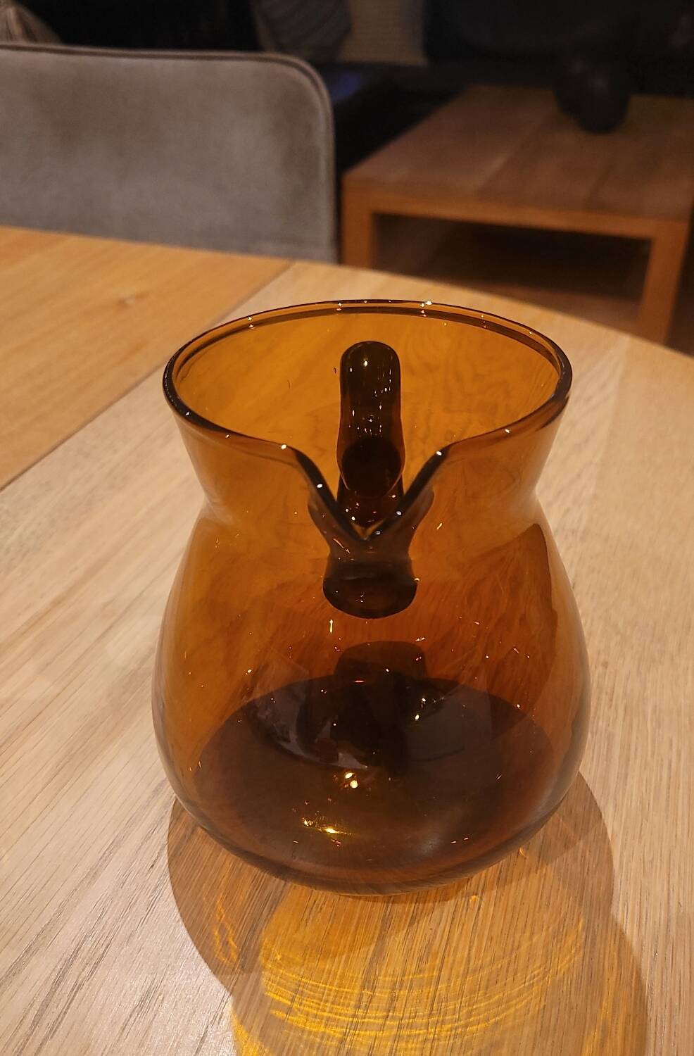Pichet / carafe en verre ambré