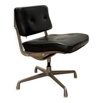 Chaise de bureau en cuir Charles & Ray Eames années 70