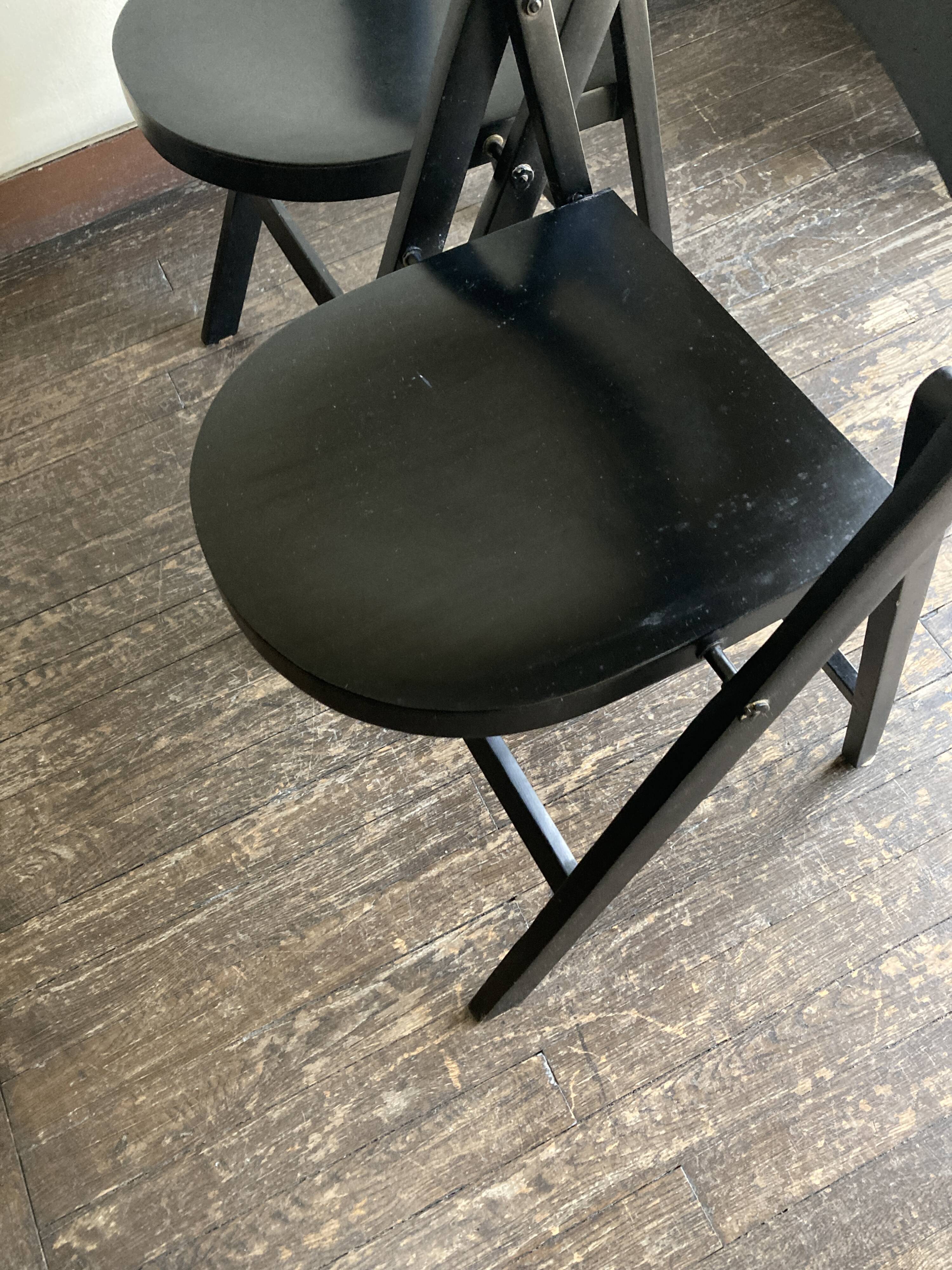 Pair of Thonet 751 Bahaus folding chairs in bentwood