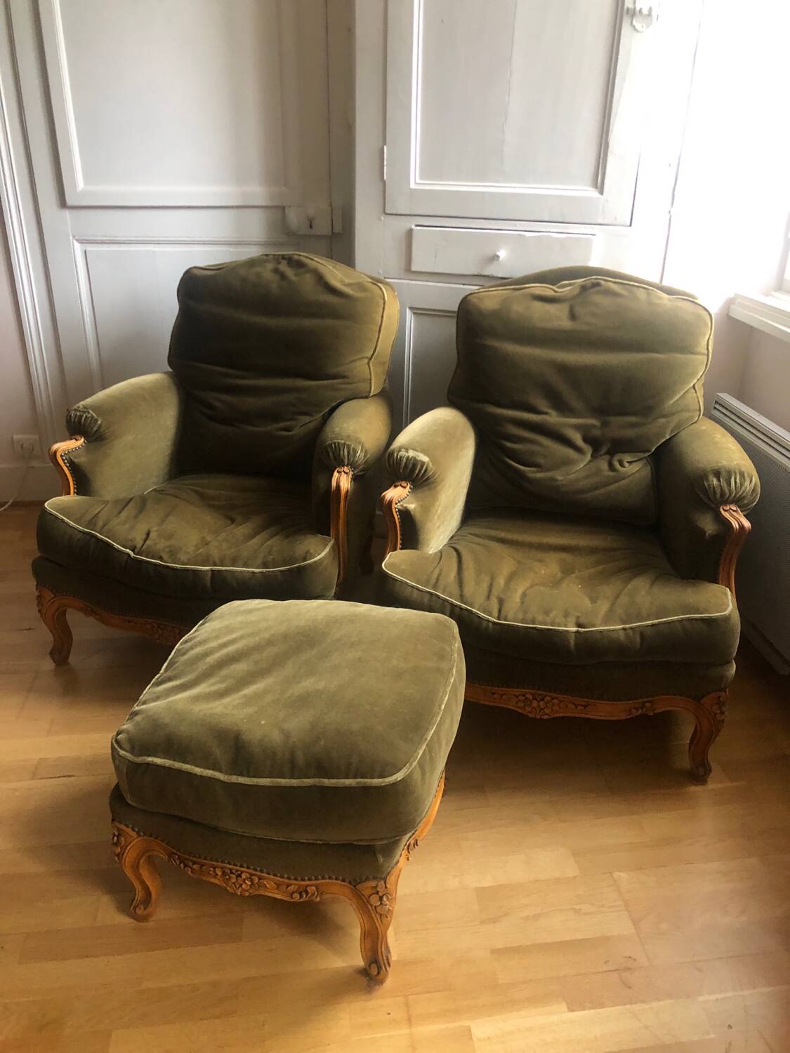 Paire de fauteuil bergère avec repose pied