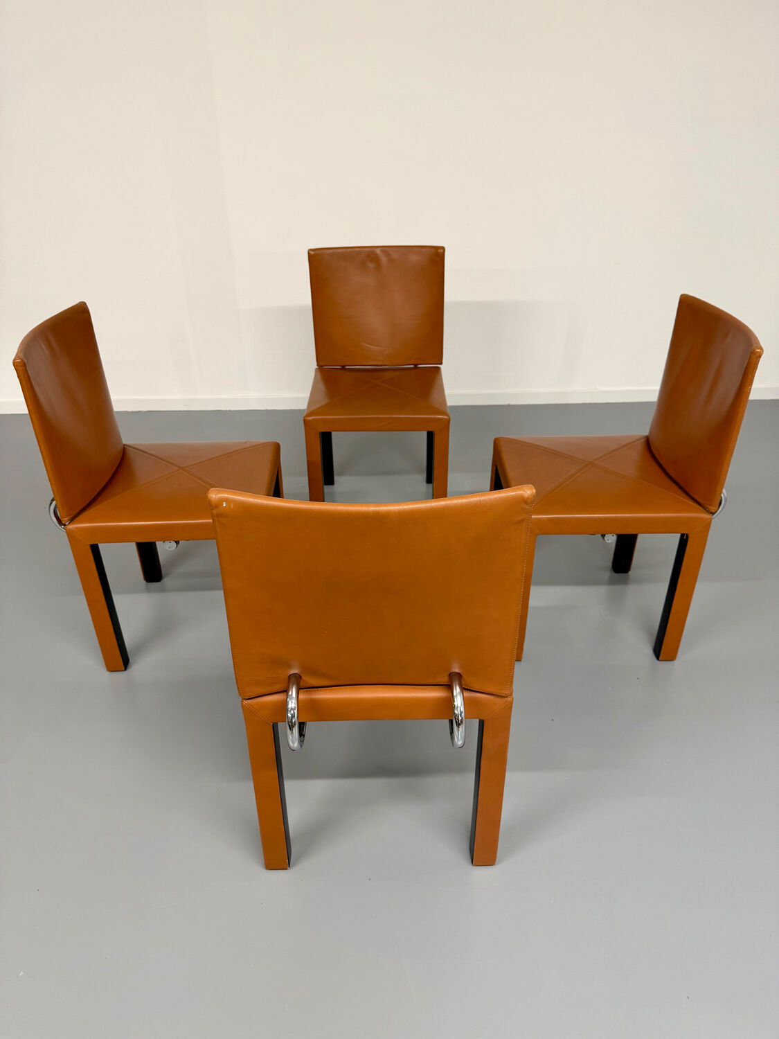 4 camel leather chairs, postmodern design by Paolo Piva for B&B Italia Arcadia.