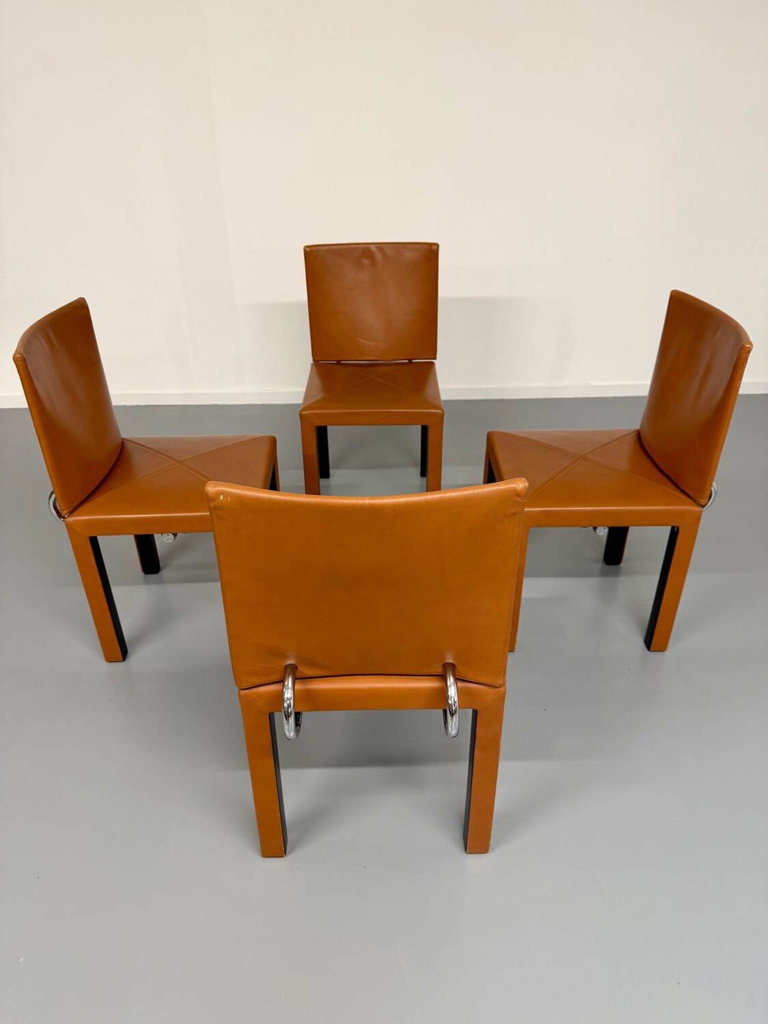 4 camel leather chairs, postmodern design by Paolo Piva for B&B Italia Arcadia.
