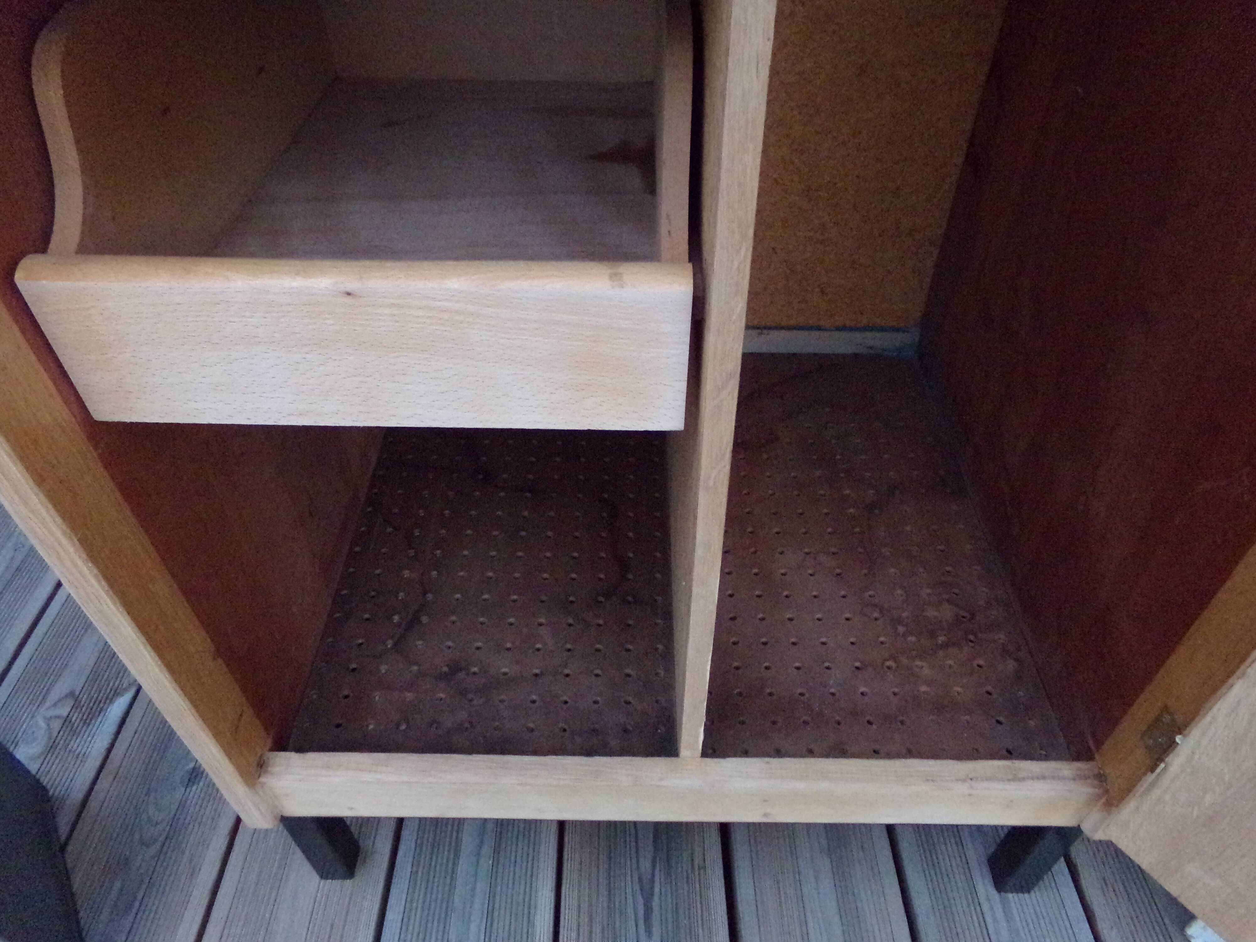 Boarding locker room cabinet