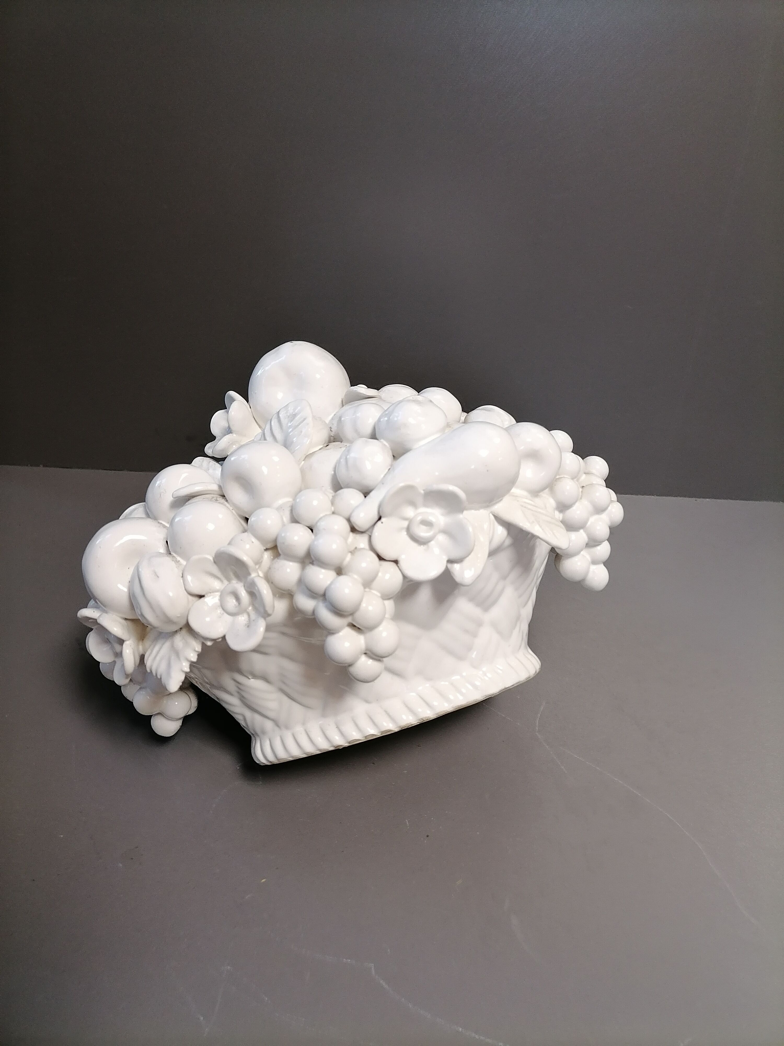 Earthenware centerpiece