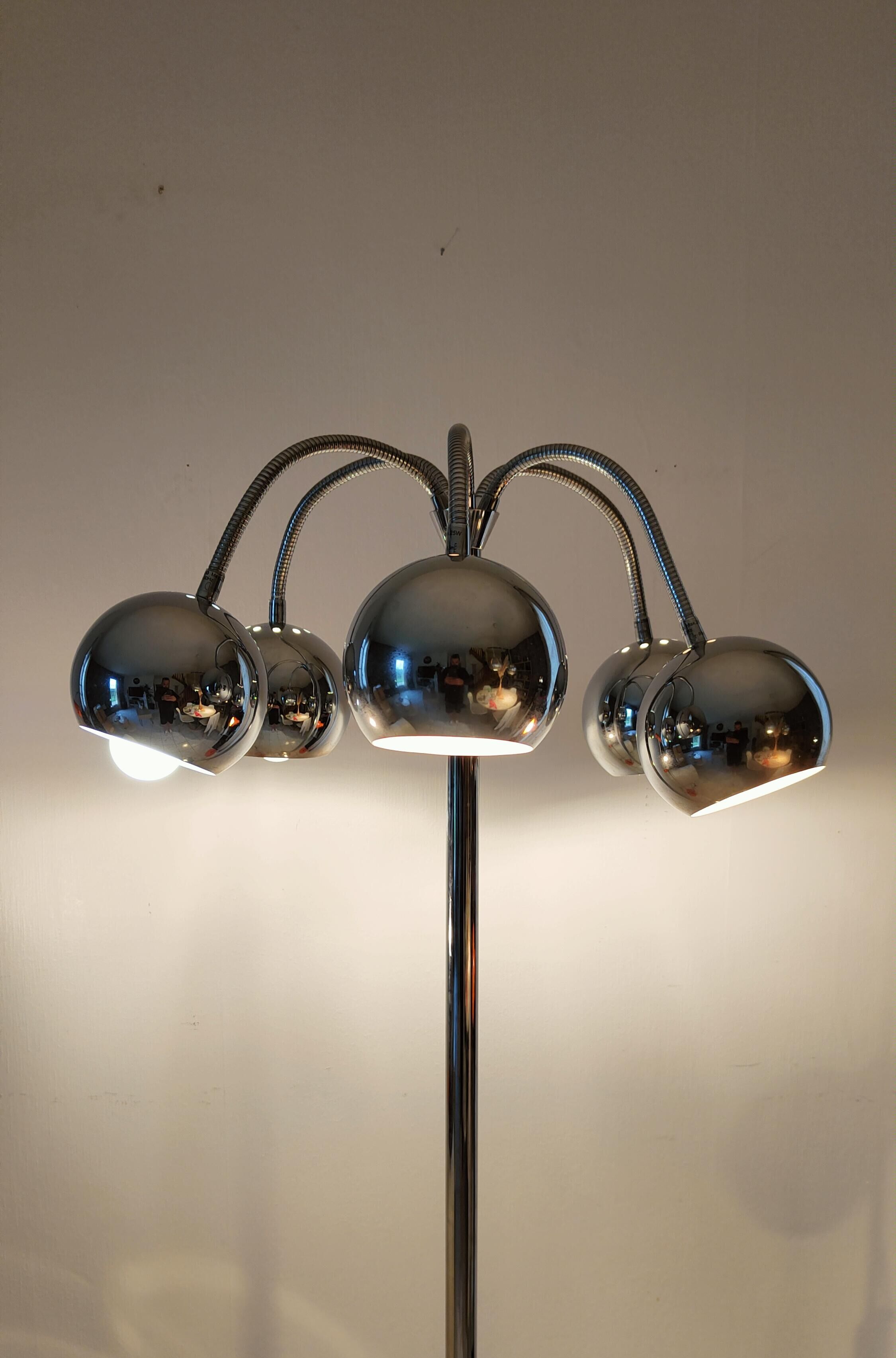 Articulated eyes ball floor lamp