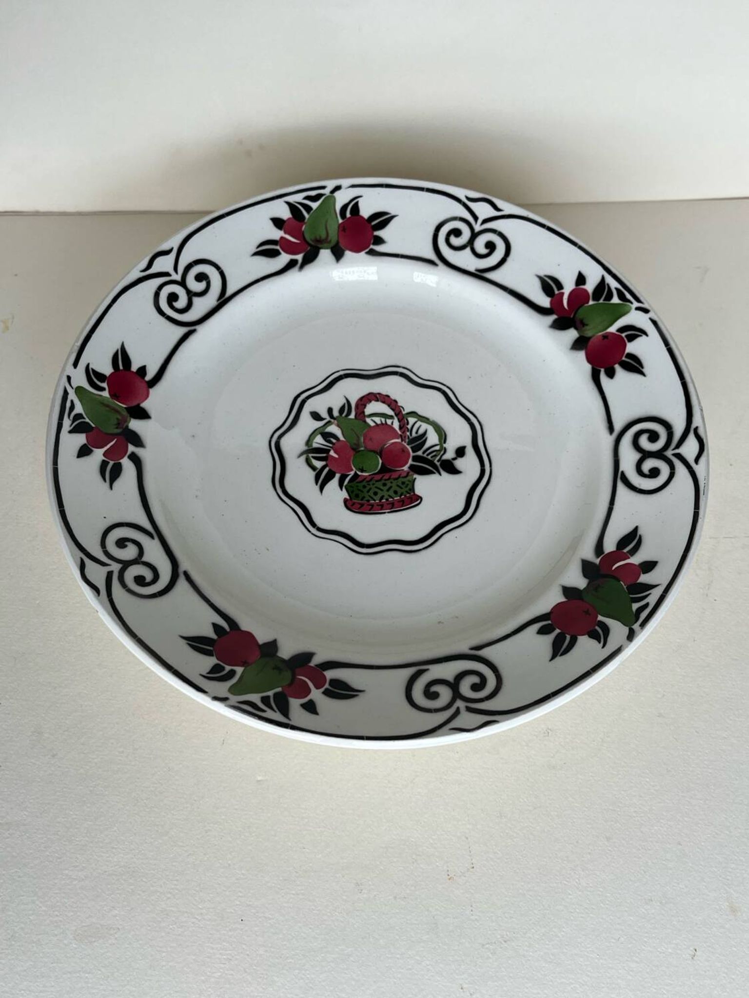 Plat de présentation en faïence Frères Boch
