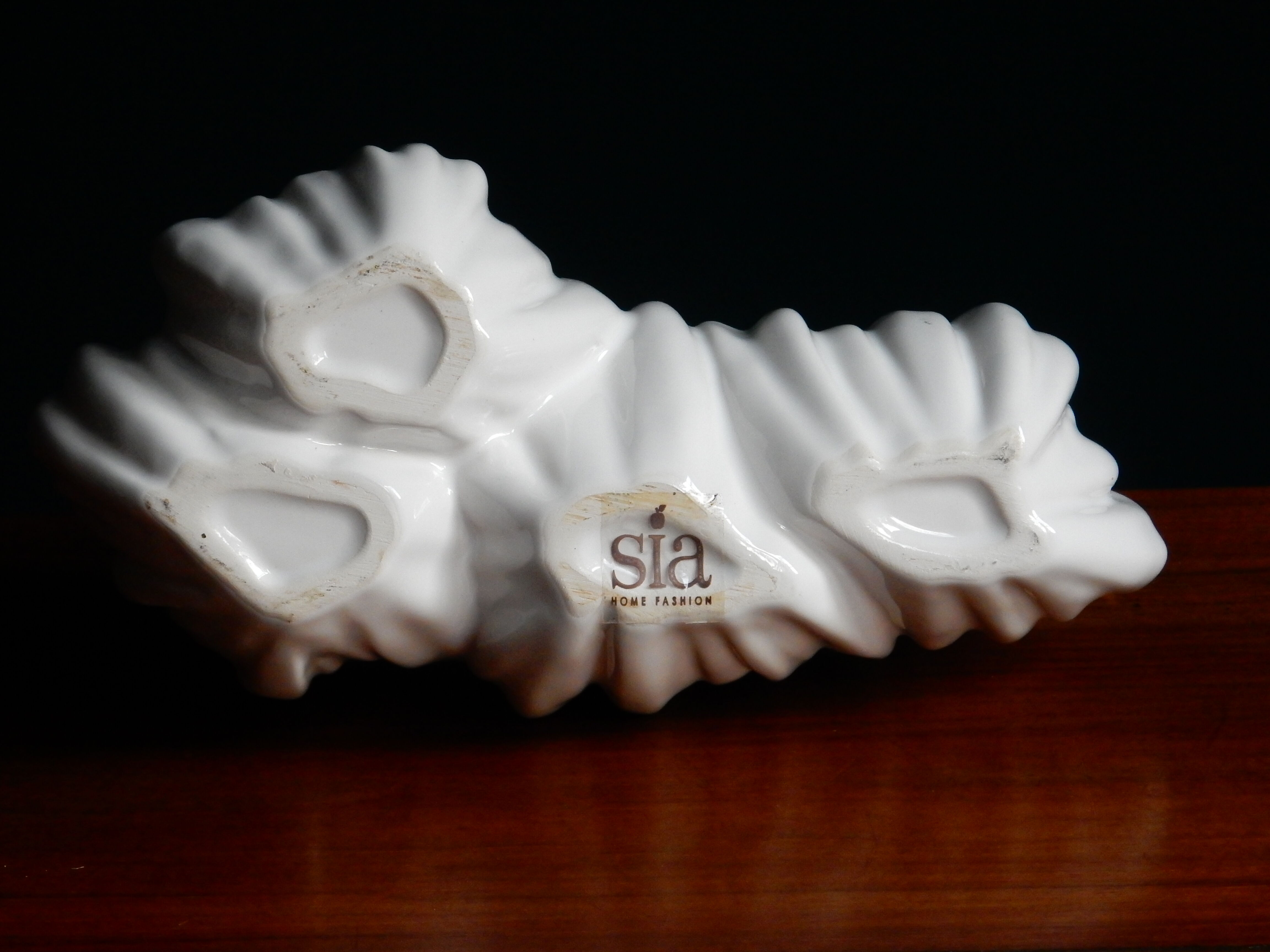 White ceramic vase design Sia