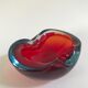 Cendrier rouge et bleu de flavio poli pour seguso, en verre de murano 1960