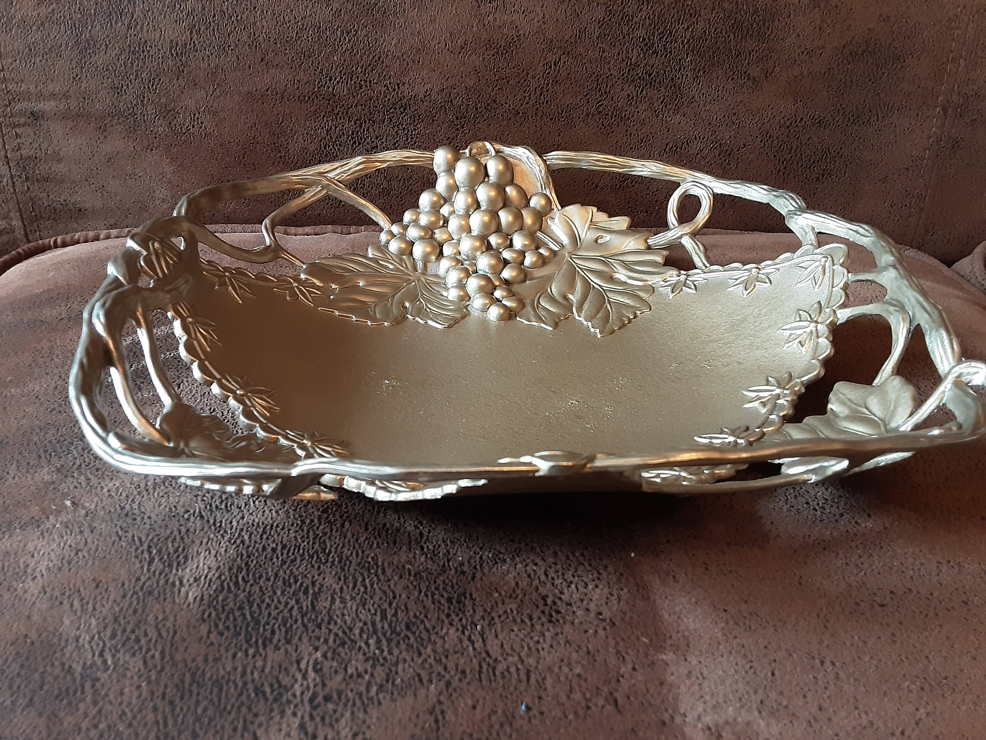 Metal basket with vine decor