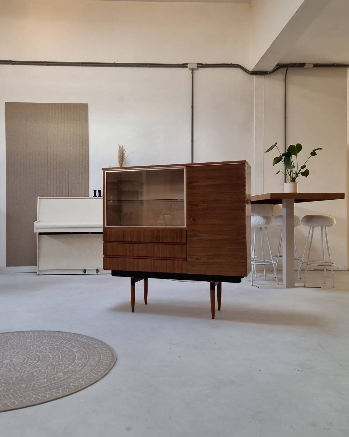 Vitrine du milieu du siècle