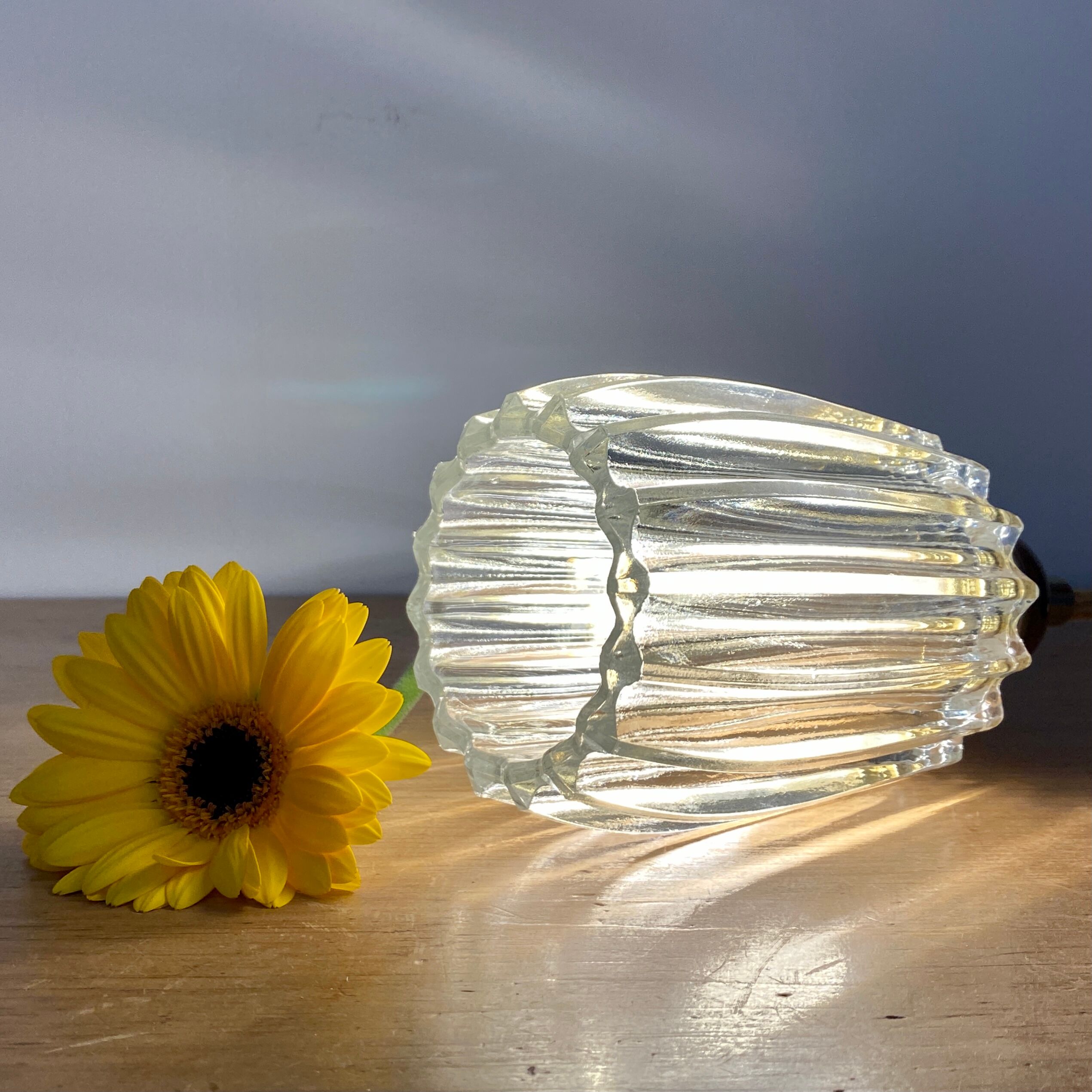 Baladeuse tulipe vintage en verre épais