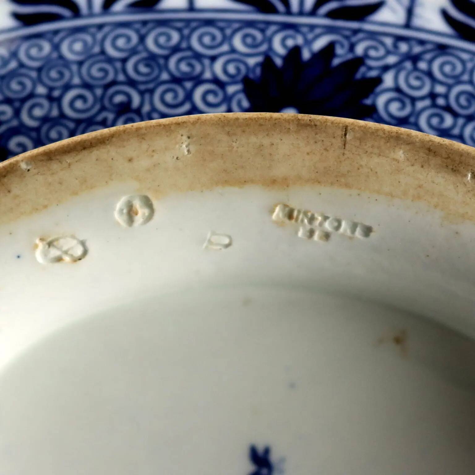 Antique vegetable dish in porcelain, Minton factory, England 1800s.