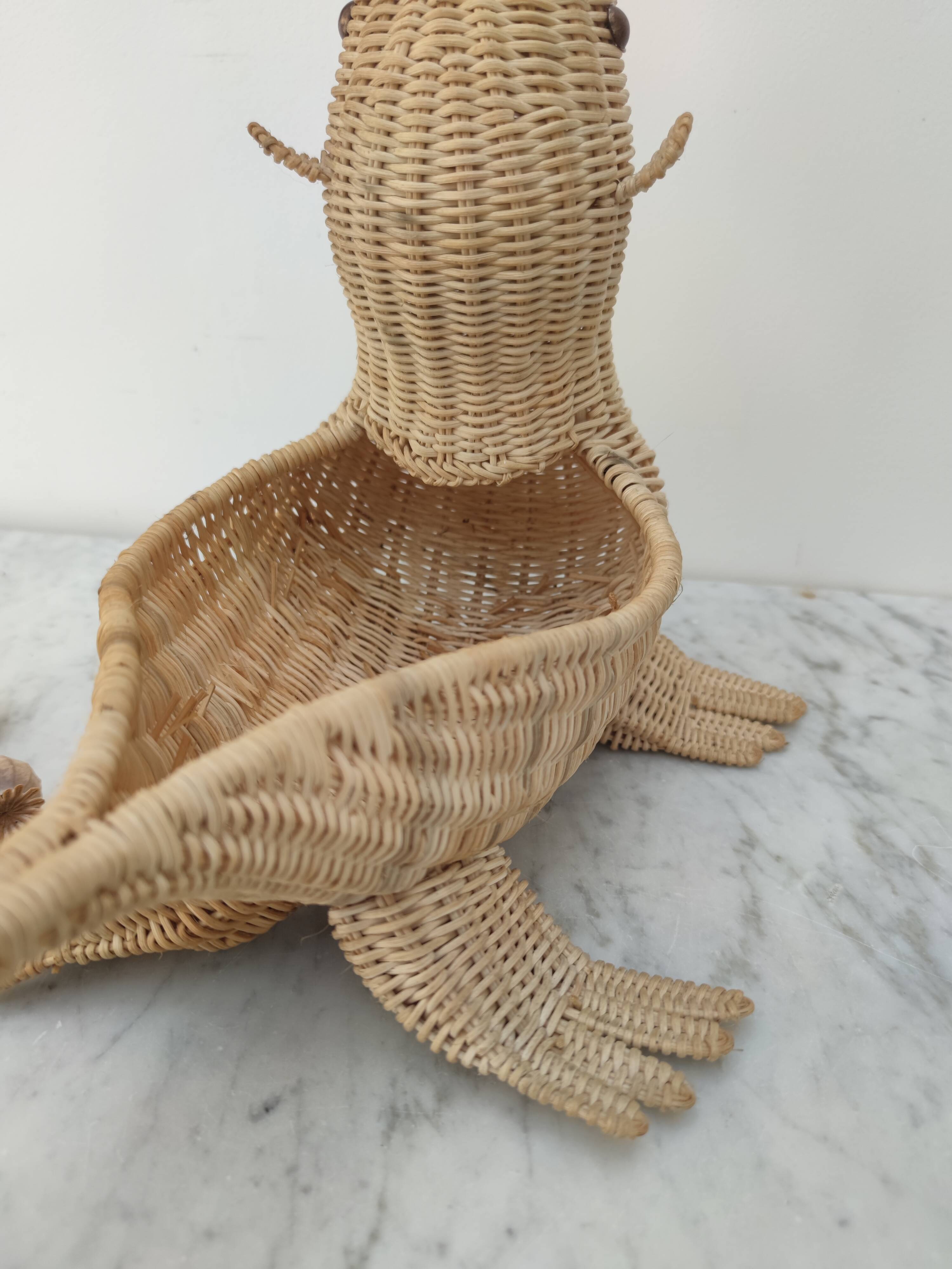 Rattan sea lion pan