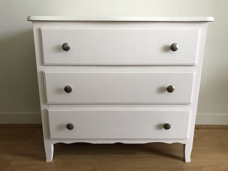 Vintage chest of drawers with three drawers
