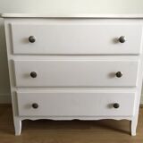 Vintage chest of drawers with three drawers