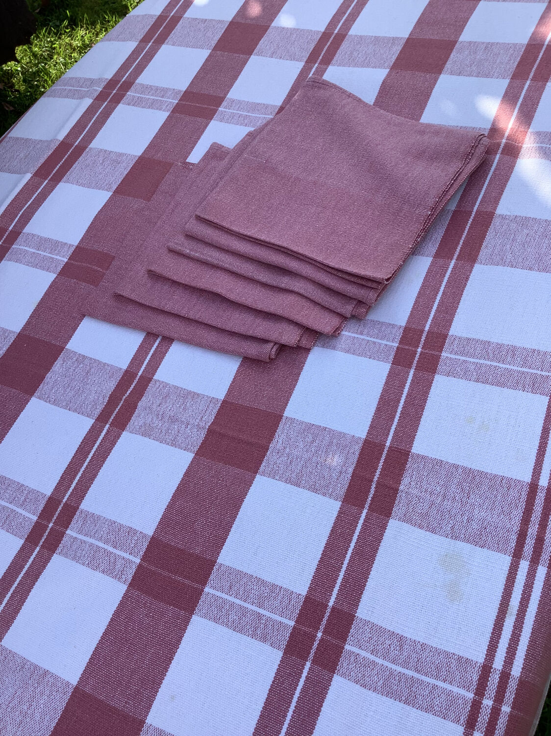 Tablecloth & 6 Vintage Linen Towels