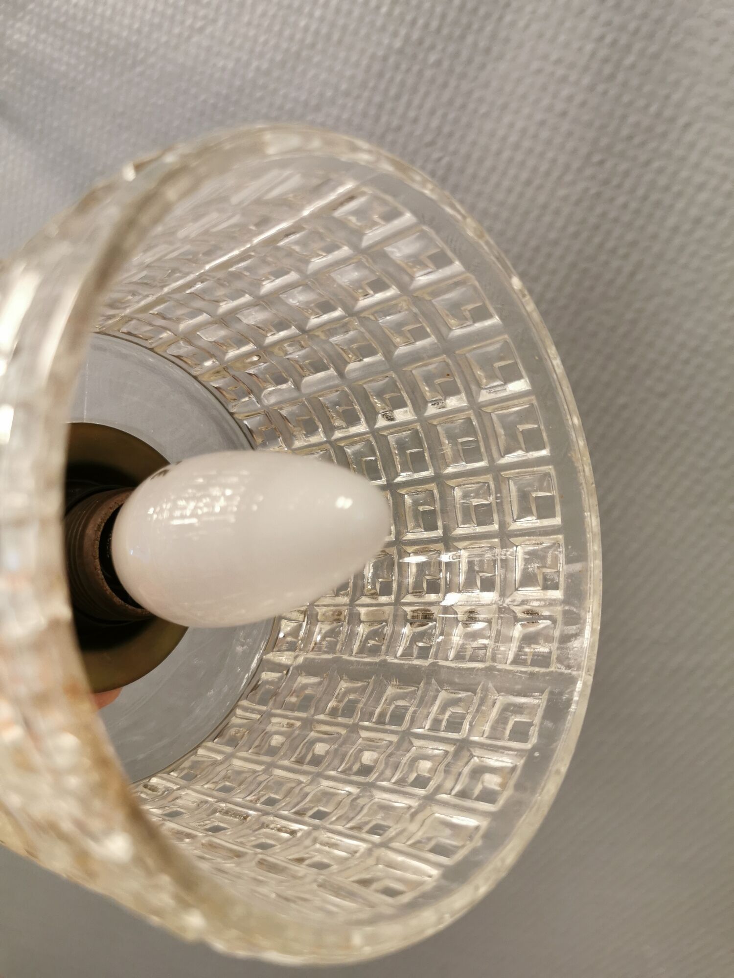 Small hanging lamp in transperant crystal glass