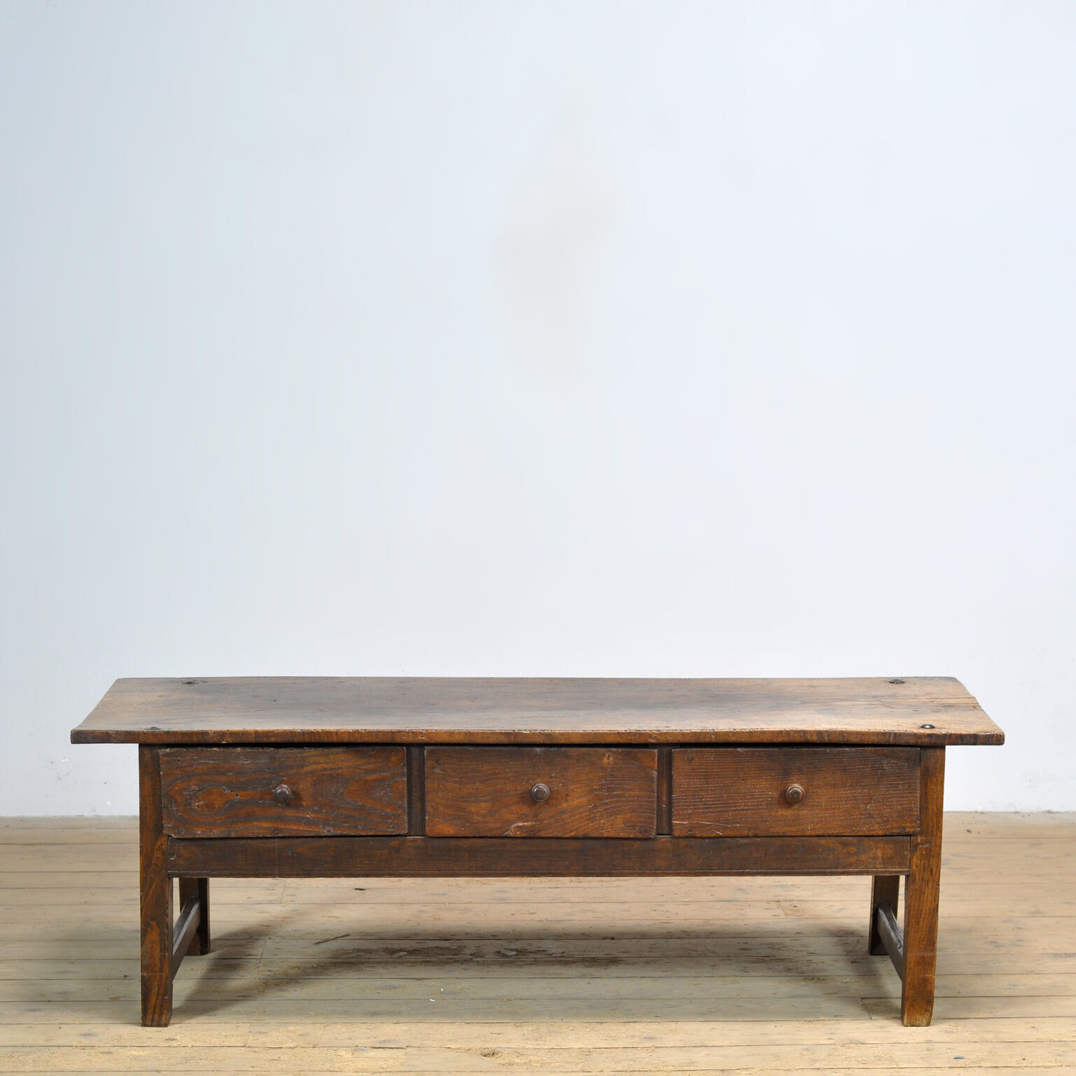 Oak coffee table, circa 1820