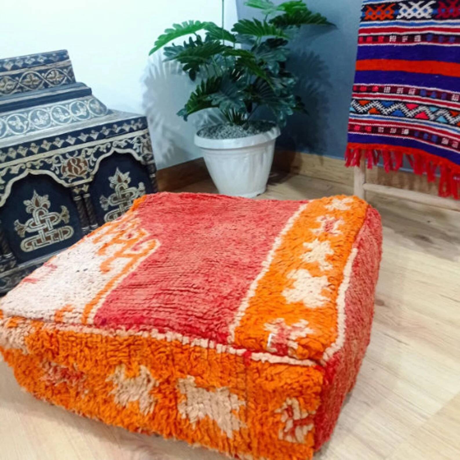 Handmade Berber pouf in wool 60 X 60 X 20 CM
