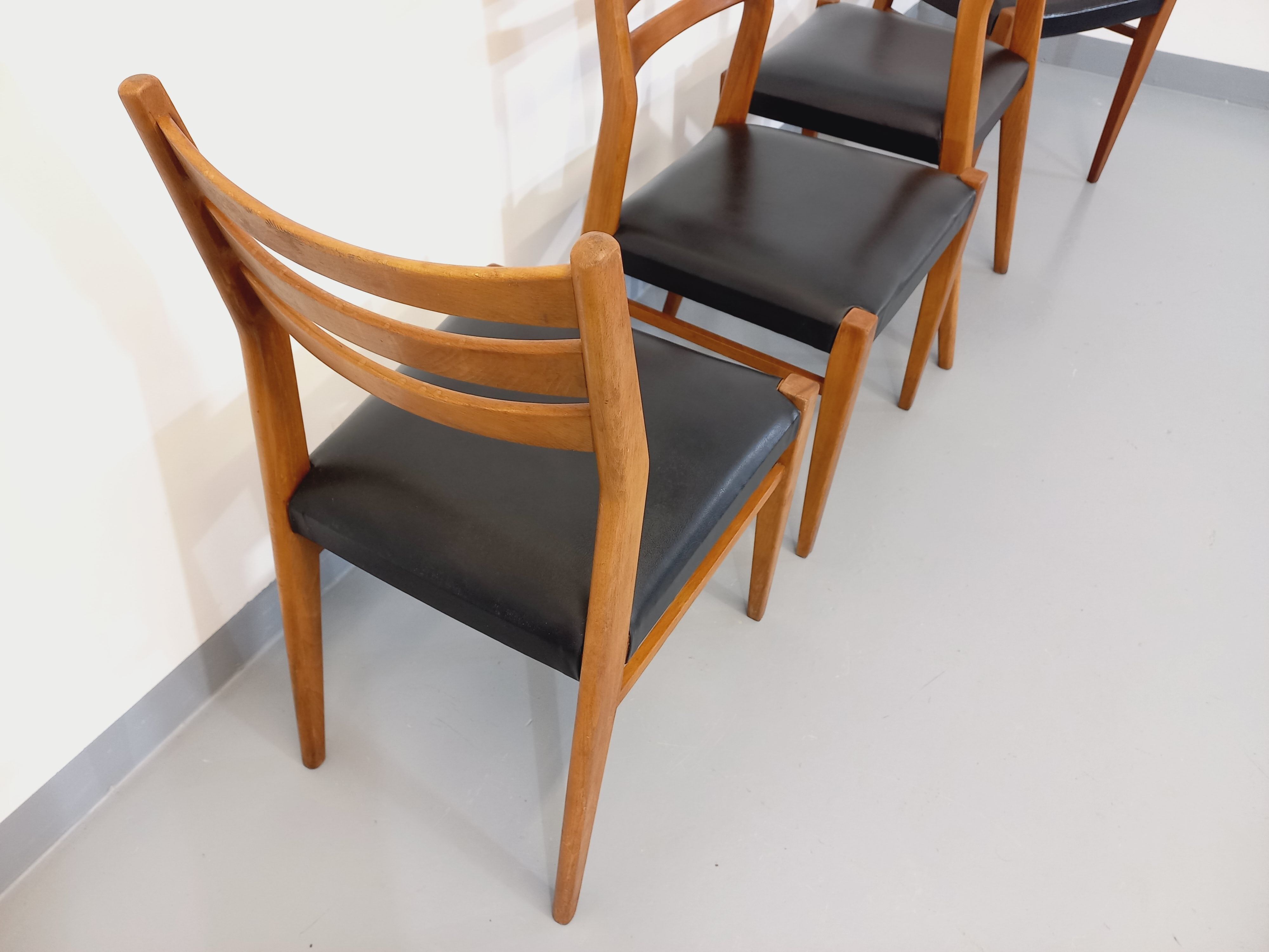 Suite of 4 scandinavian wooden chairs and skai from the 50/60s
