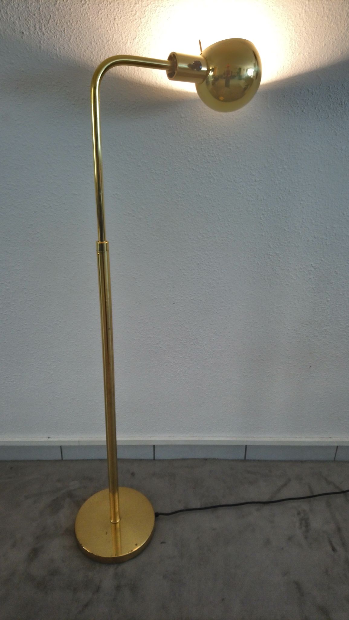 Lampadaire Métalarte en métal doré années 80